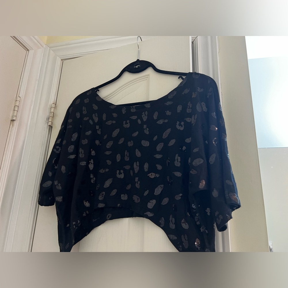 bebe Black Sequin Pattern Crop Top EUC
